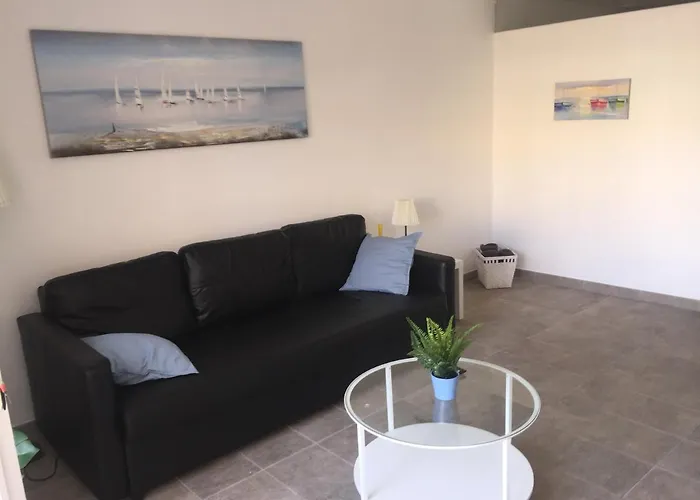 Orlando Adeje أذيخي